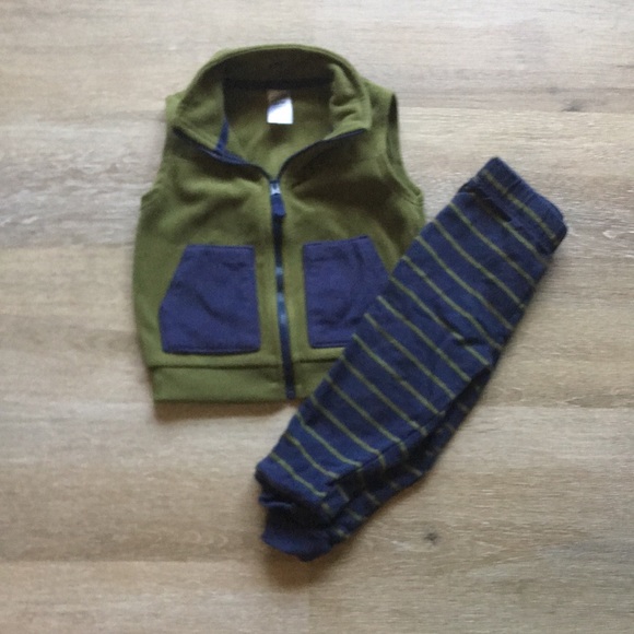 Navy and hunter green fleece vest with pants 18mon - Picture 2 of 3